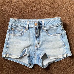 American Eagle Super Super Stretch Shortie Jean Shorts. Size 4. Hi-rise shortie.